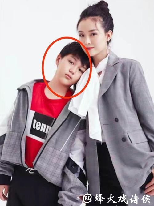 王艳罕见晒与继子亲密合照,兄弟相处融洽如同龄人 王艳罕见晒与继子亲密合照,兄弟相处融洽如同龄人