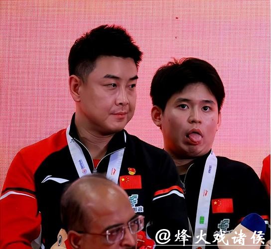 王皓气到语塞!林诗栋6次交手5次跪:退台退到太平洋,决胜局手软被逆转 王皓气到语塞!林诗栋6次交手5次跪:退台退到太平洋,决胜局手软被逆转