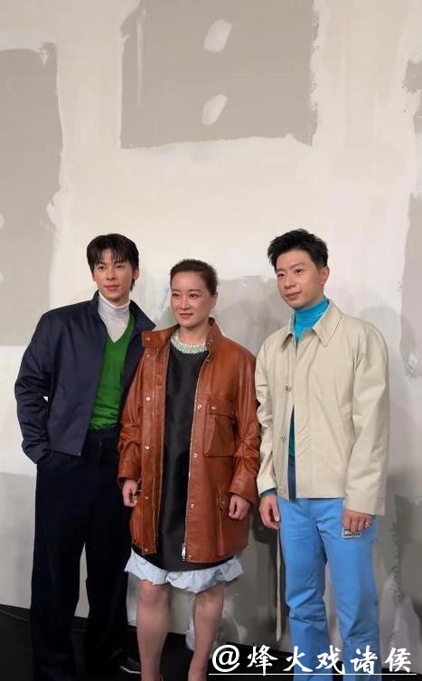 米兰这天，当38岁马龙和男明星同框，才知啥叫抗老脸，一点都不输